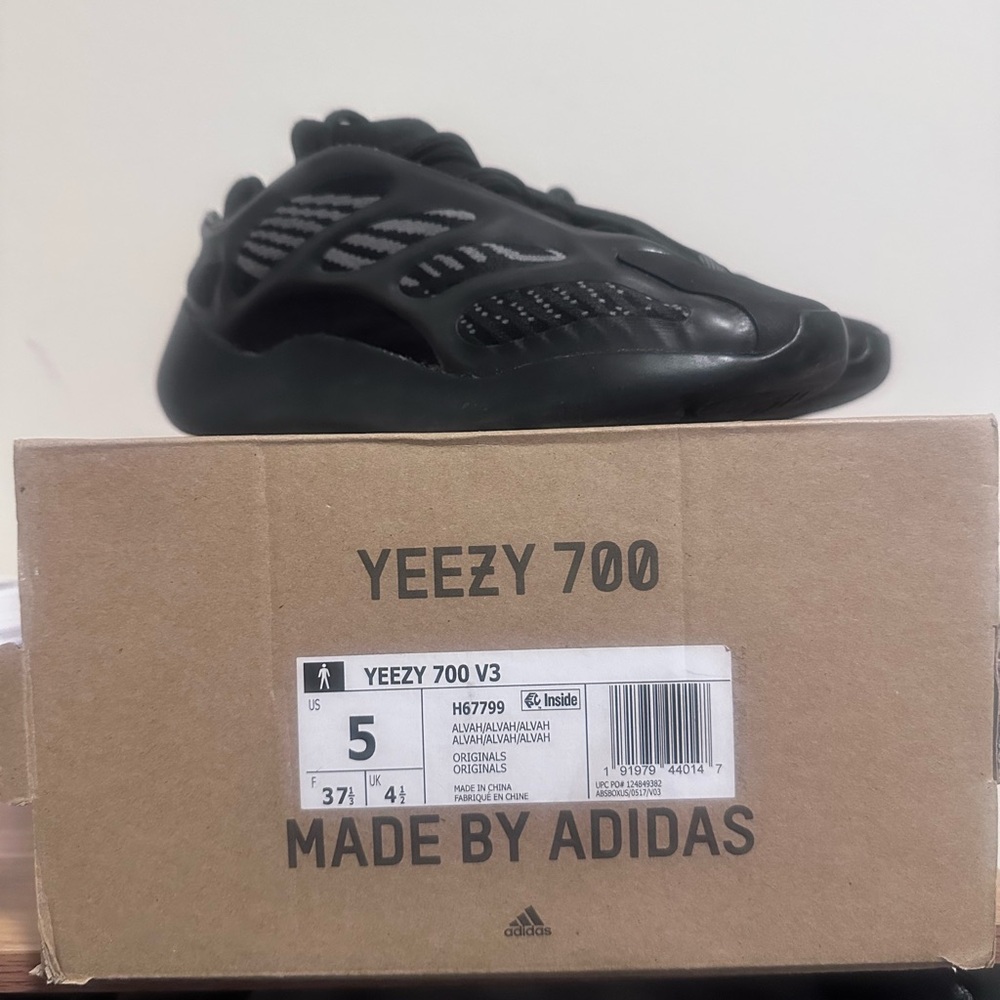 Adidas Yeezy 700 V3 Triple Black